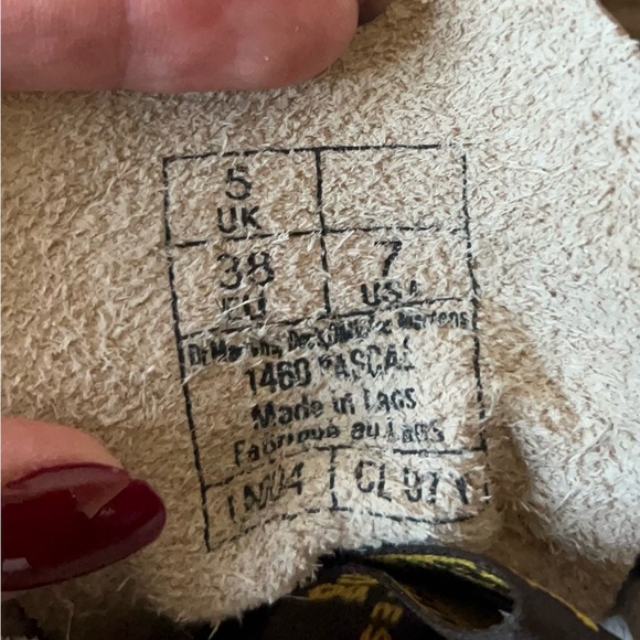 Dr. Martens 1460 Greige Leather 7 Combat Boots Lace Up - Picture 8 of 11